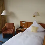 ホテル Ringhotel Am Stadtpark リューネン